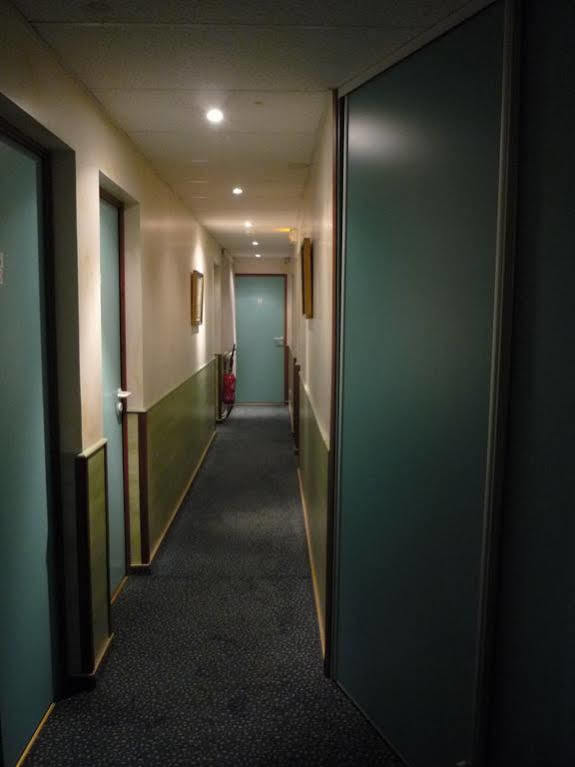 Hotel De La Plage 2*